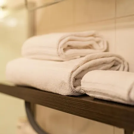 Small Royal Rc12 Hotel 3*