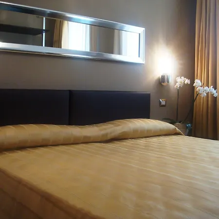 מלון Small Royal Rc12 3*