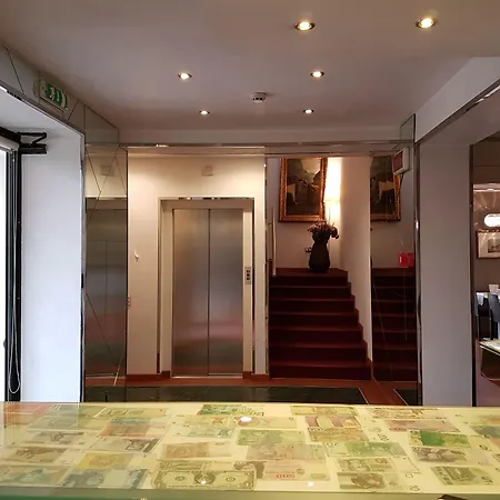 Small Royal Rc12 호텔