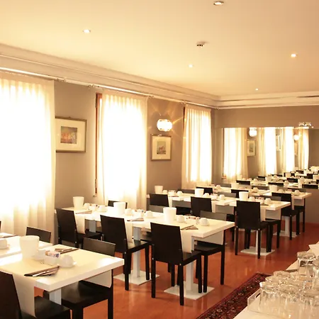 Small Royal Rc12 호텔