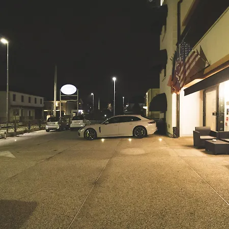 호텔 Small Royal Rc12 3*