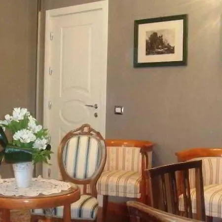 Small Royal Rc12 호텔 3*