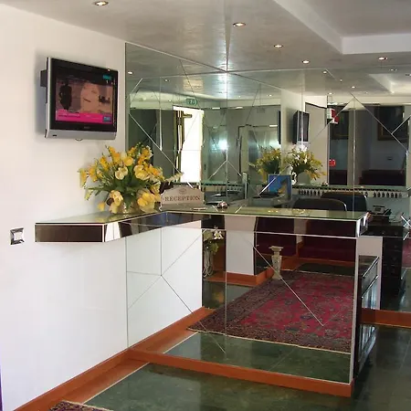 Small Royal Rc12 Hotel