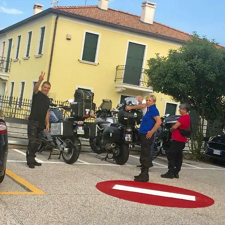 Small Royal Rc12 호텔