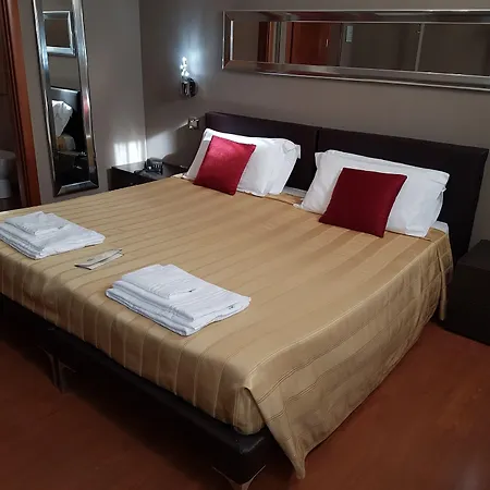 Small Royal Rc12 Hotel 3*