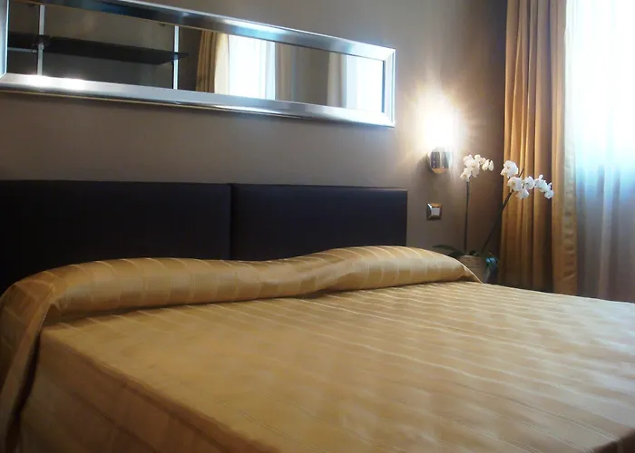 Hotel Small Royal Rc12 3*