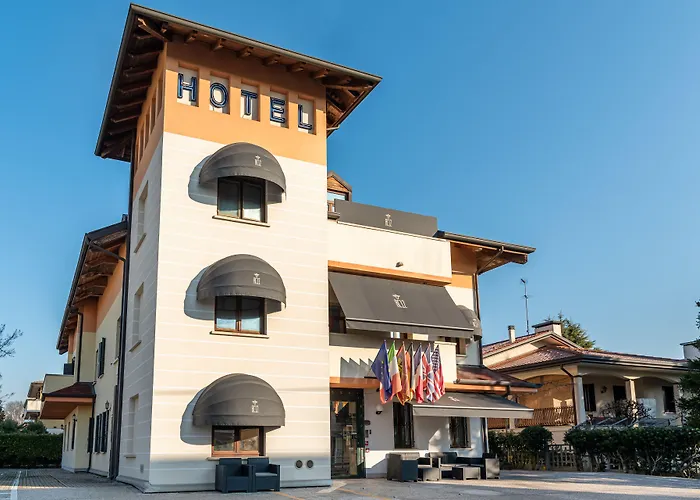 Small Royal Rc12 Hotel