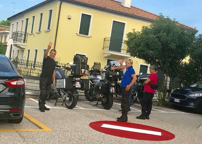 Small Royal Rc12 Hotel